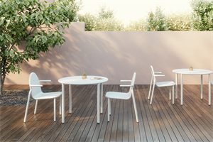 Juna outdoor dining tables and chairs
